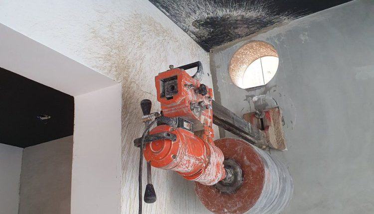 المعدات المستخدمة في قص الجدران